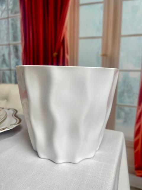 Vaso Branco c/ Elevações Estilo Onda G