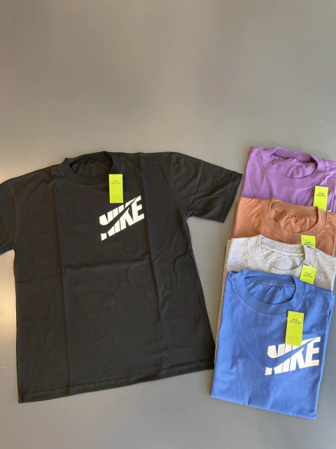 Remera oversize marcas (000341)