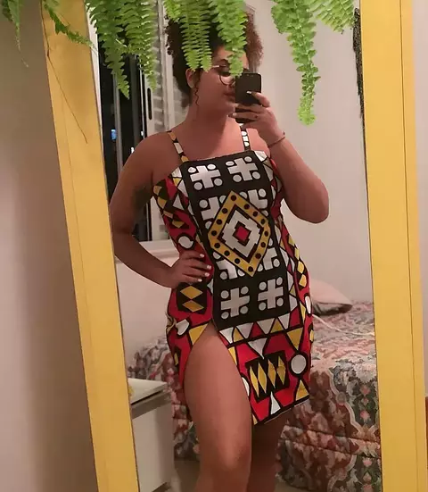 Vestido curto com fenda - comprar online