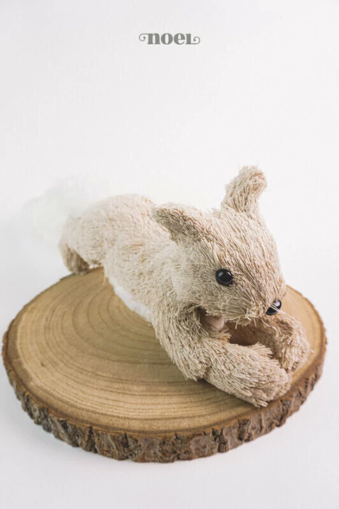 Esquilo Natal tecido estilo palha nude - 13cm