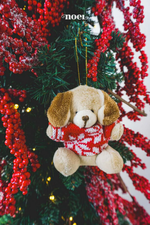 Pendente Natal cachorro pelúcia nude c/ blusa de tricô vermelho/branco Pet - 11cm c/1