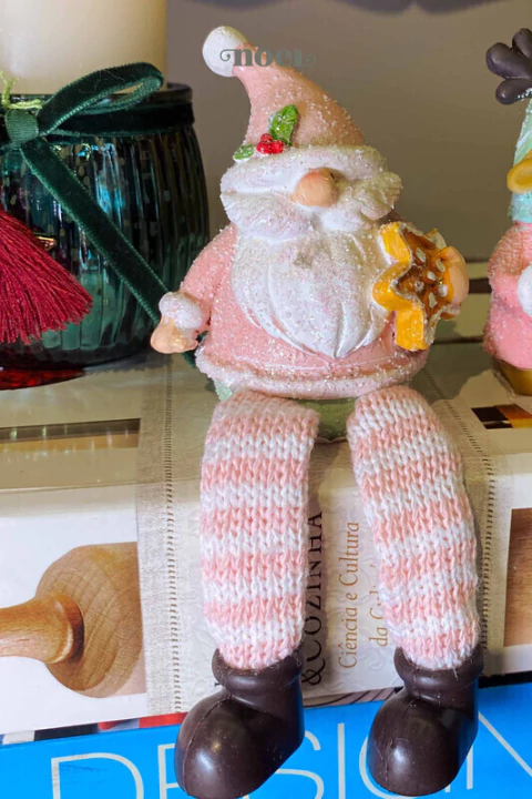 Papai Noel Sentado Resina/Tecido Rosa/Branco - 15cm