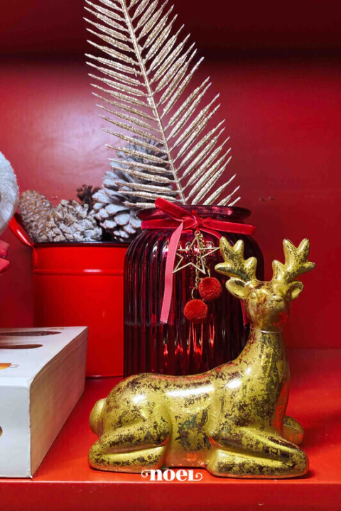 Rena decorativa deitada resina dourado - 12cm