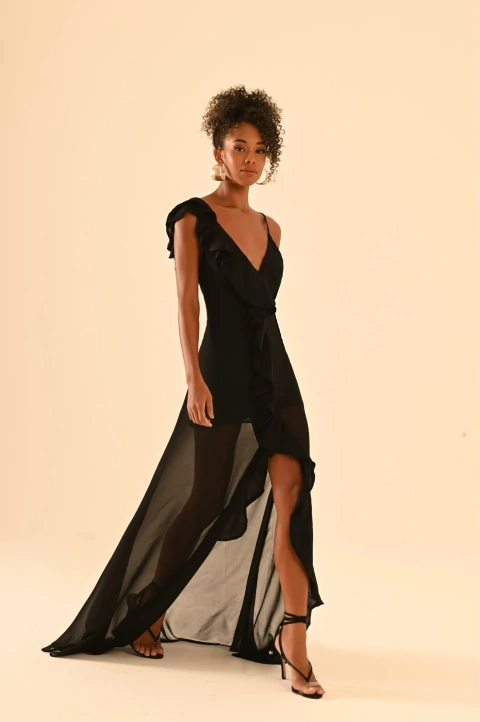 vestido longo preto babados