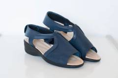 Sandalia Caminata Serena Azul Marino - comprar online
