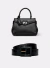 Kit com bolsa preta estruturada e cinto preto texturizado da EORA