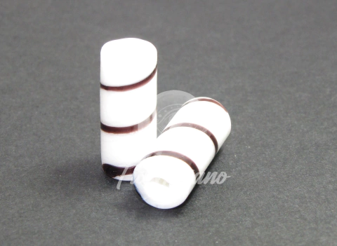 Firma Lisa M - Branco com Preto Leitoso