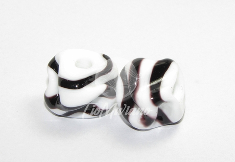 Carambola G - Branco com Preto Leitoso