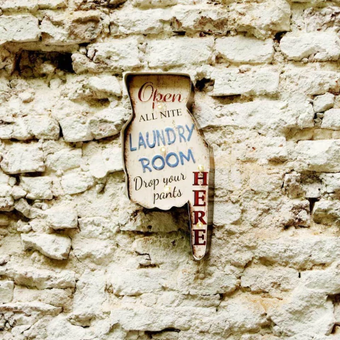 Cartel luminoso RB Laundry room here