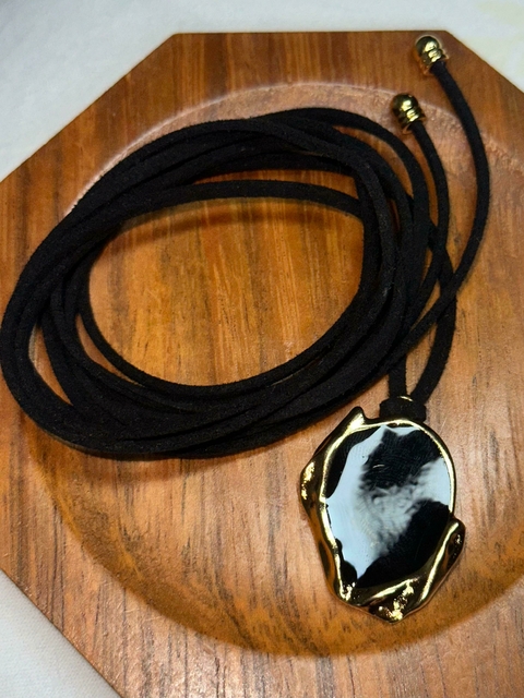 Gargantilha medalha preta - comprar online