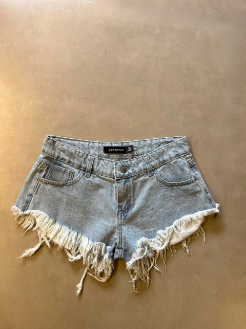 Short Celeste Tiro Bajo Desflecado