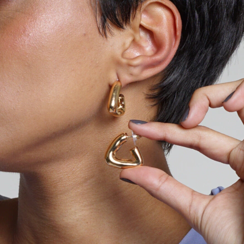 BRINCO TRIÂNGULO ORGÂNICO DOURADO - CP0105 - comprar online