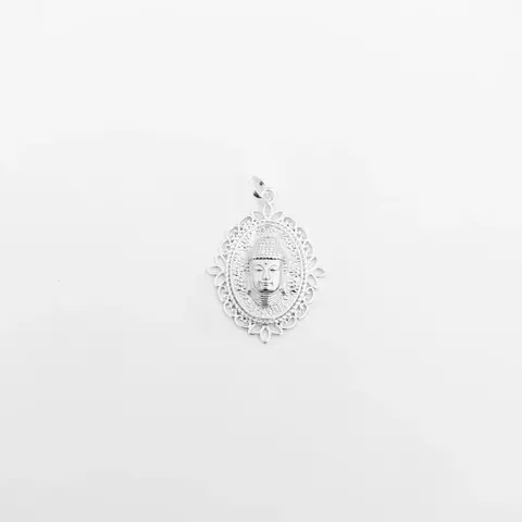 Pingente Medalha Buda Prata Branca em Relevo e Bordas com Arabescos Vazados