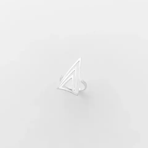 Anel Triangulo 21