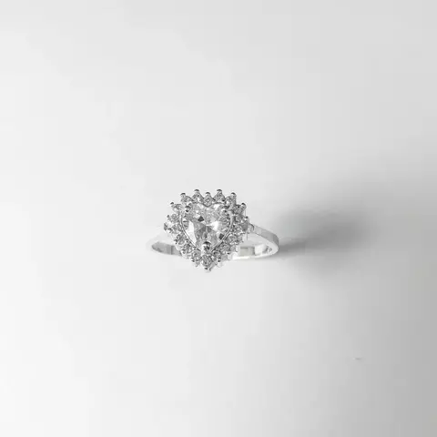 Anel todo em zircônias coração