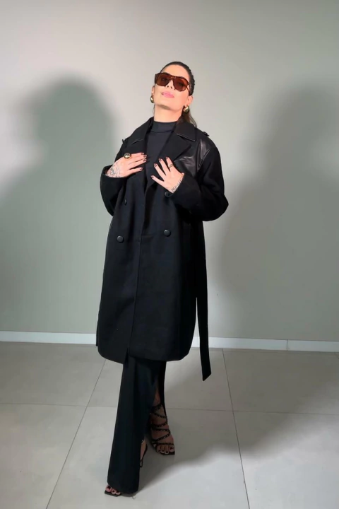 Casaco Lã Viena com detalhes em courino - comprar online