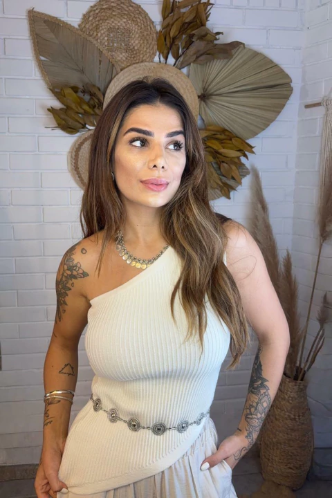 Blusa Âmbar assimétrica - comprar online