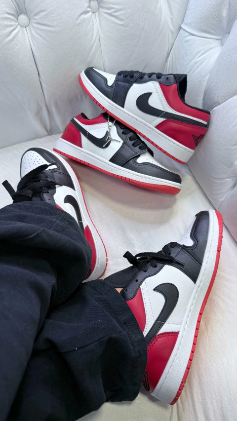 Tênis Nike Air Jordan Low