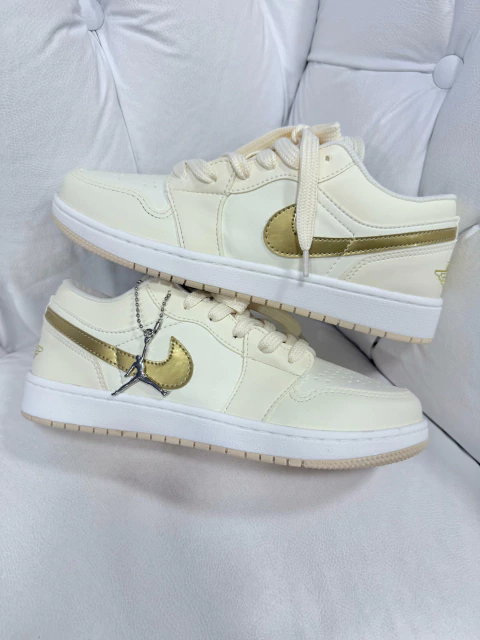 Tênis Nike Air Jordan Low