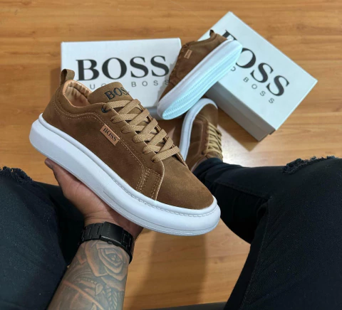 Tênis BOSS Masculino em Camurça Caramelo