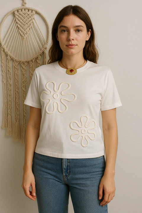 Tshirt malha bordada Dora - comprar online