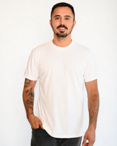 Camiseta Masculina Lisa - Off