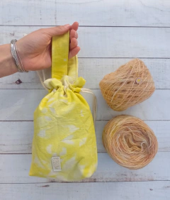Porta ovillo y mohair, 100 gr de hilado. AMARILLO