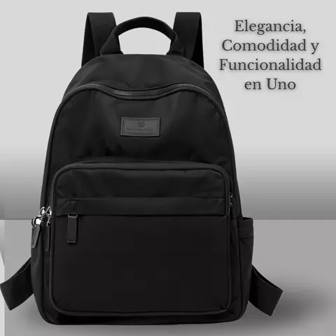 Mochila versátil para mujer en tela de nailon impermeable color negro con múltiples bolsillos y diseño moderno, ideal para uso diario y viajes. Ligera, resistente y cómoda con correas acolchadas