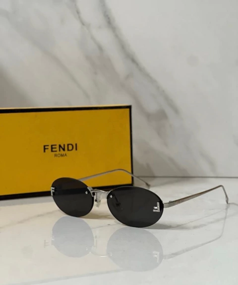 Óculos de Sol Fendi - comprar online
