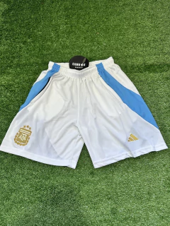 Short Argentina 2024 Blanco – Escudo y Logo Bordado