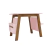 Mesa infantil Dora com cadeiras de madeira e detalhes rosa, ideal para crianças, em ambiente de quarto infantil.