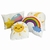 Kit almofada infantil com estampas de sol, arco-íris, estrela, lua e nuvem, ideal para decoração de quarto de crianças.