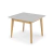 Mesa infantil Toy com tampo quadrado cinza e pés de madeira clara, ideal para ambientes infantis.