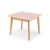 Mesa infantil Toy com tampo quadrado rosa e pés de madeira clara, ideal para ambientes infantis.