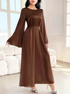 Vestido Elegância Pérola – Marrom - Dee Hijab