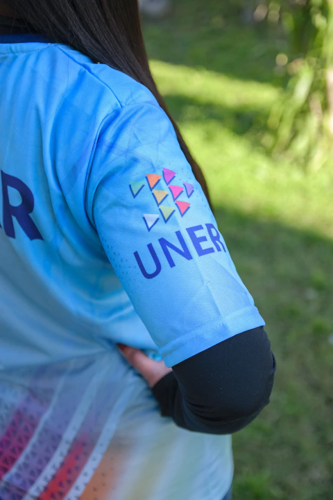 Remera dry fit celeste - comprar online