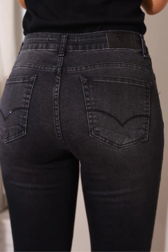 CALÇA SKINNY JEANS BLACK TRIPLE DRY - loja online