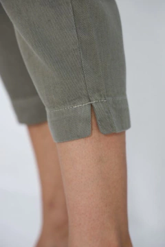 CALÇA CAPRI LINHO VERDE OLIVA DET BARRA - loja online