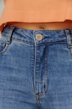 CALÇA RETA JEANS CLARO na internet
