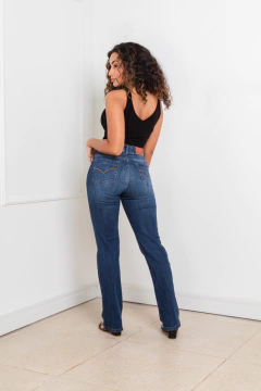 CALÇA JEANS RETA COM PEDRARIA - loja online