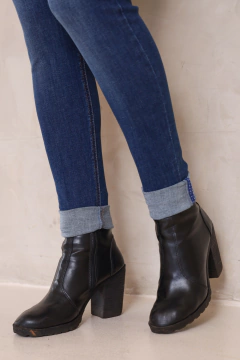 CALÇA SKINNY COM BORDADO DEMAX - loja online