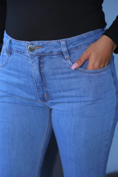 CALÇA SKINNY JEANS BASIC CLARA na internet