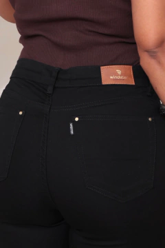 Imagem do CALÇA BOOT-CUT SARJA PRETA PREMIUM