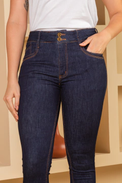 CIGARRETE JEANS BARRA DESFIADA na internet