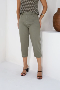 CALÇA CAPRI LINHO VERDE OLIVA DET BARRA - Jeans Feminino de Alta Qualidade - Windster
