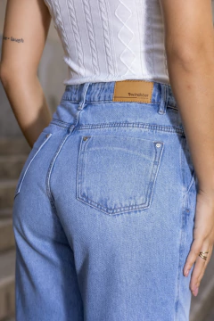 CALÇA WIDE LEG JEANS LAVAGEM CLARA na internet
