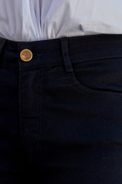 BERMUDA MEIA COXA SARJA PRETA