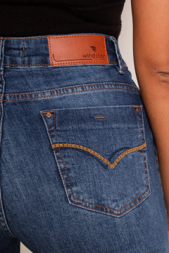 Imagem do CALÇA JEANS RETA COM PEDRARIA