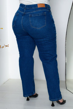 CALÇA RETA PLUS SIZE ESCURA MYYSSE - loja online
