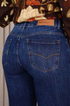 CALÇA BOOT-CUT JEANS BORDADO